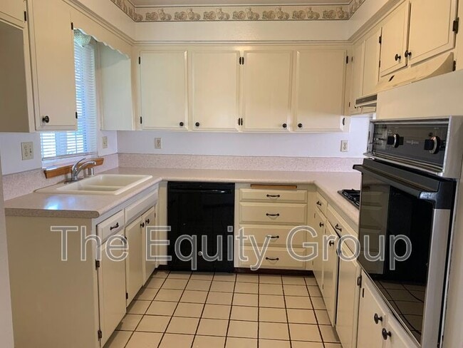 Photo - 2921 W Country Ave