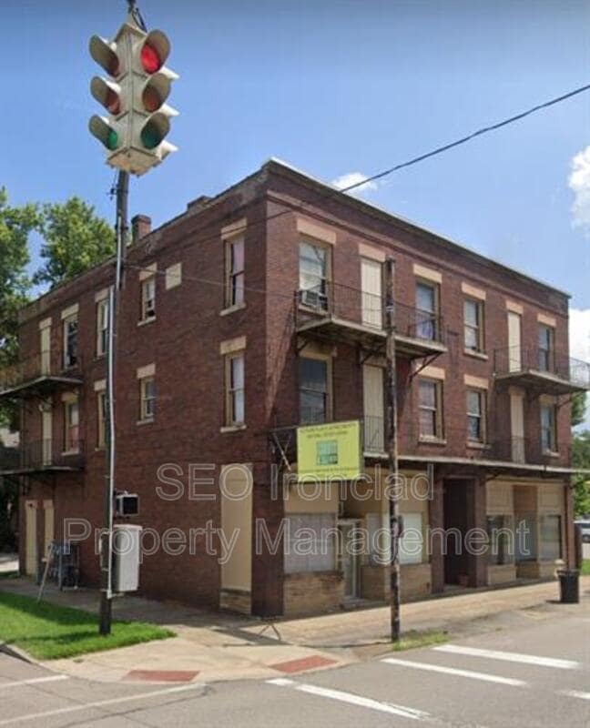 Photo - 906 Putnam Ave