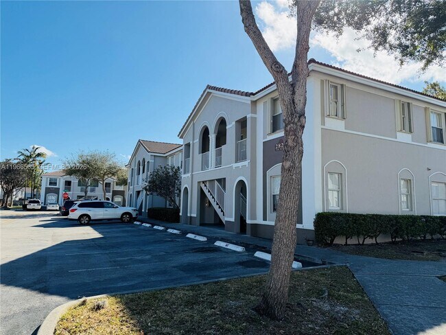 Photo - 2826 SE 16th Pl Unidad 100