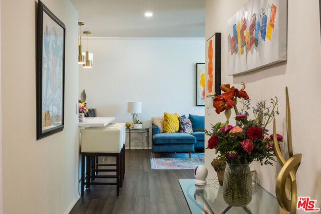 Photo - 17711 Margate St Unidad 211