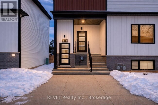 Photo - 615 - 4263 FOURTH AVENUE