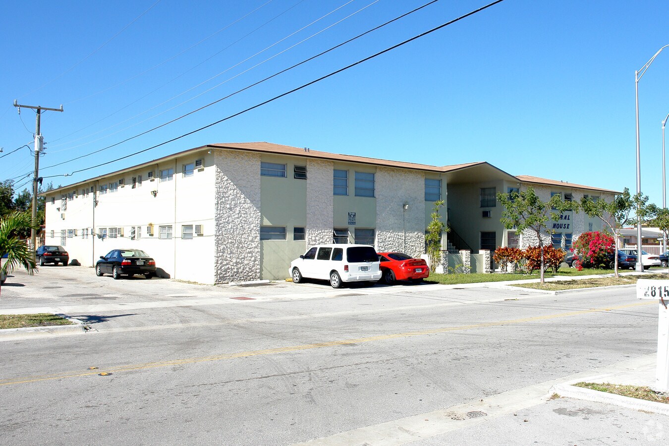 Coral House - Coral House Apartments