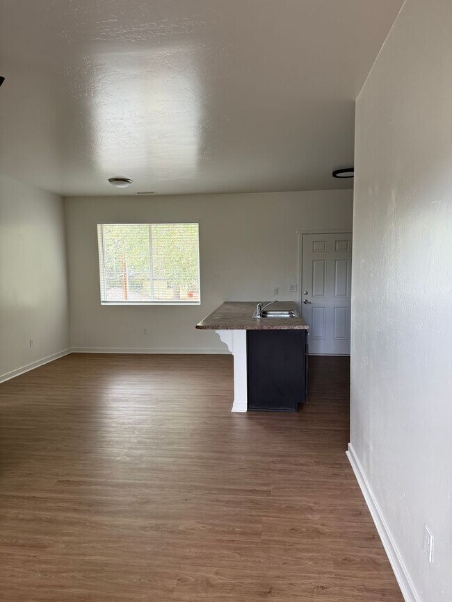 12 S Pinegrove Rd Unit 200