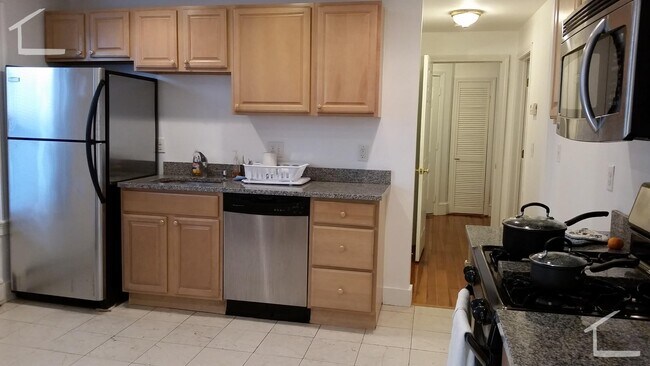 Building Photo - 27 Brackett St Unit 1 Rental