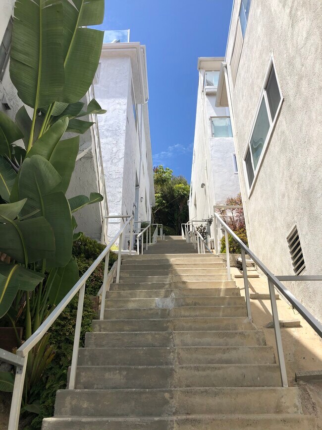 Entrada de escaleras - 18203 Coastline Dr Unidad 1