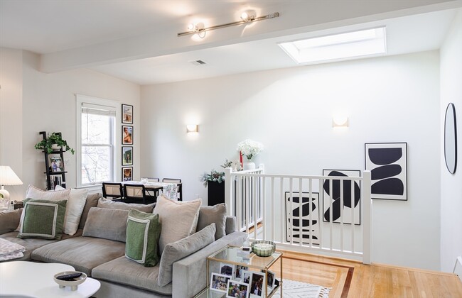 Photo - 663 E 7th St Unit 3