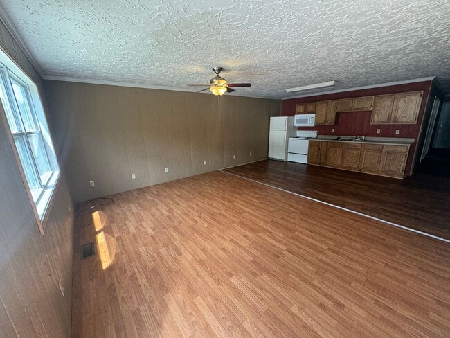 Photo - 4 BD, 2 BA Cozy Home in Martin, TN!