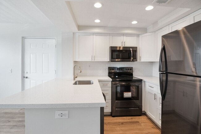 Photo - ONE BEDROOM ONE BATHROOM! WATERFRONT COMMUNITY! WITH W/D!! Unidad 211