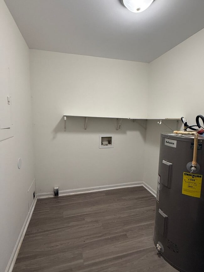 Photo - Cozy Pet-Friendly, 2-Bedroom, 1-Bath Duple... Unit 123 Lake Pl