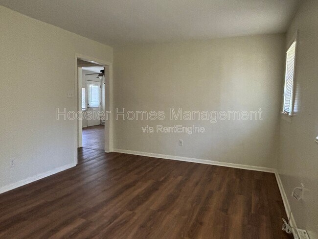 Photo - 1739 Kildare Ave