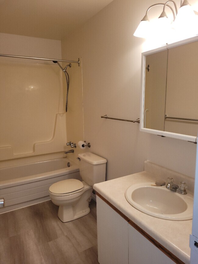 Photo - 176 Fergus St N