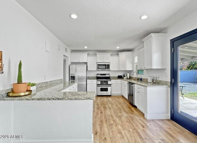 Photo - 1415 W 7th St