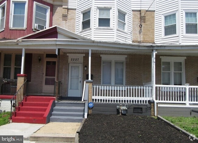 Building Photo - 2227 Pine St Rental