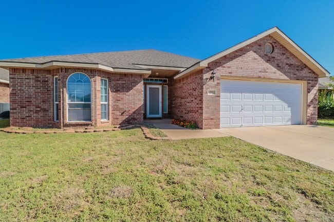 Building Photo - 4Bed/2Bath Available 11/10 !