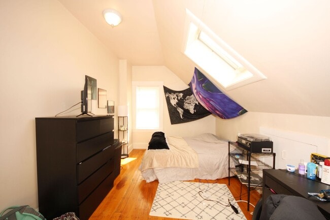 Photo - 60 Bedford St