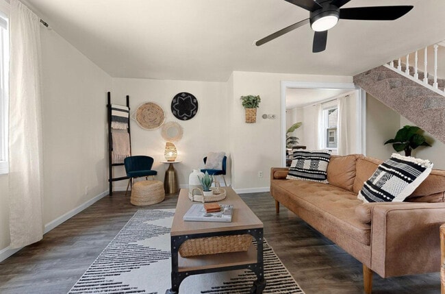 Photo - 532 W 5th Ave