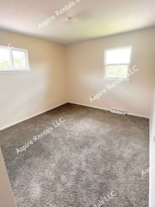 Photo - 2905 N Willowbrook Rd