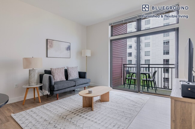 Building Photo - 449 Canal St Rental