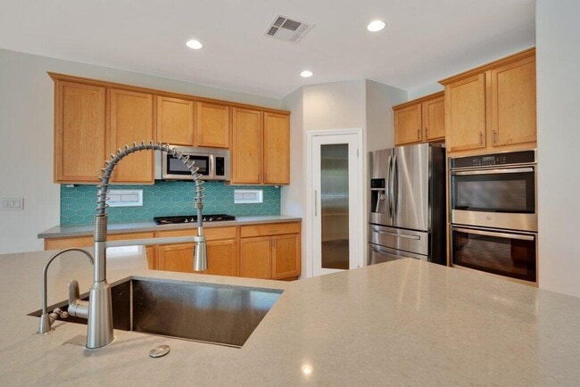 Photo - 148 St Thomas Pl