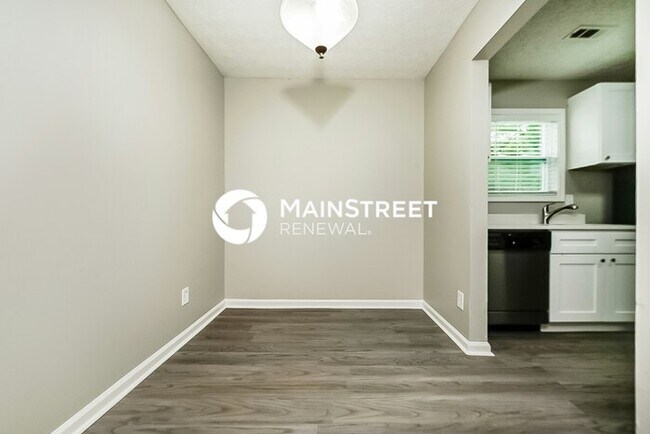 Photo - 3 Bedroom Pet-Friendly Home in Jonesboro, GA with Main Street Renewal