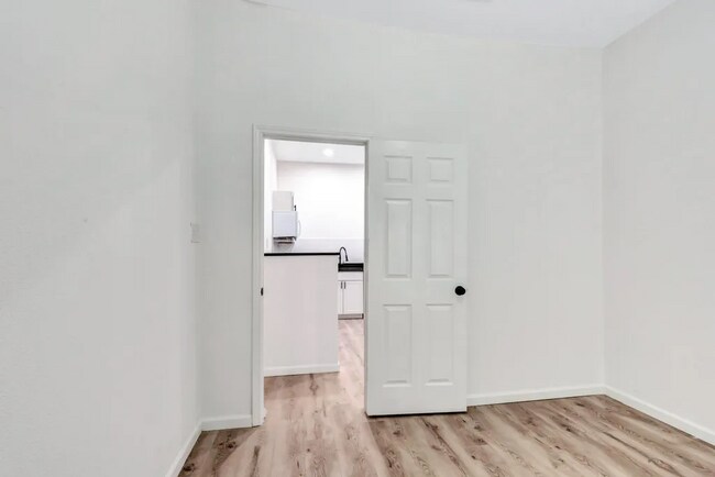 Photo - 815 W 9th St Unidad 815