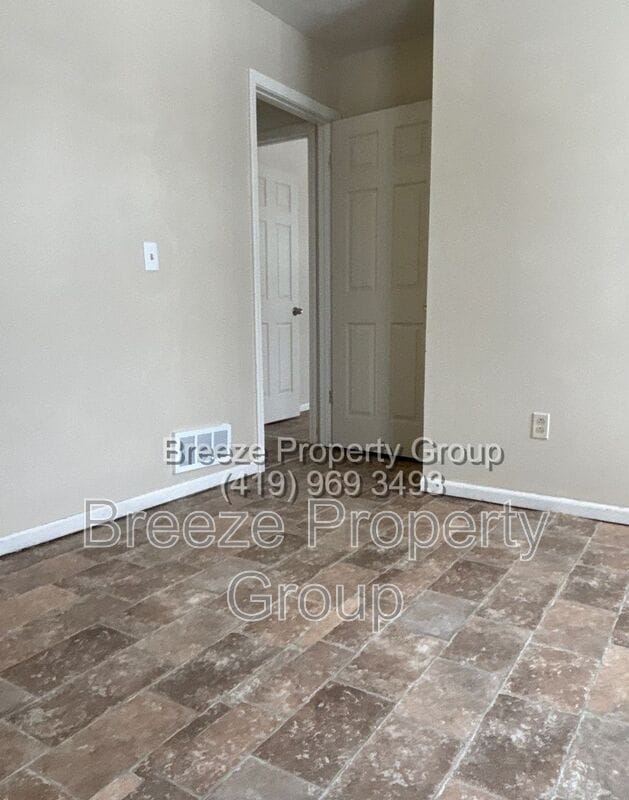 Photo - 57 W Warren Ave