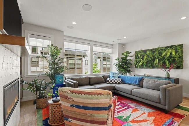 Photo - 2111 9th Ave W