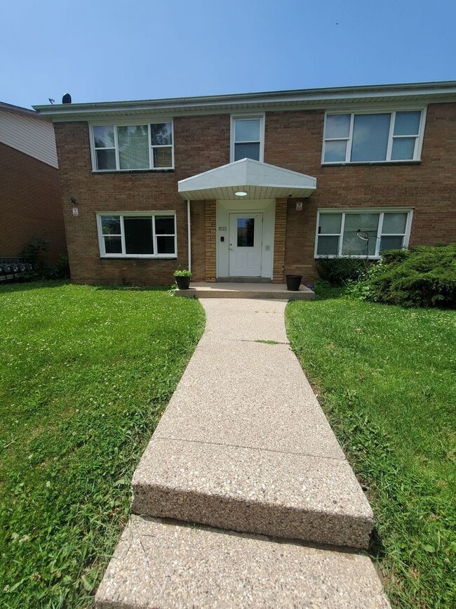 2501-2505 S 44th St. - 8 Unit - 2501-2505 S 44th St. - 8 Apartment Unit Unit 2505 - 1