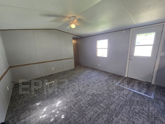 Photo - 700 W Ridgeway Ave