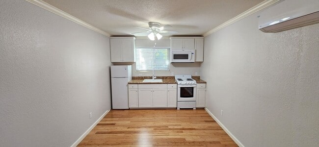 Building Photo - 1430 V St Unit 04