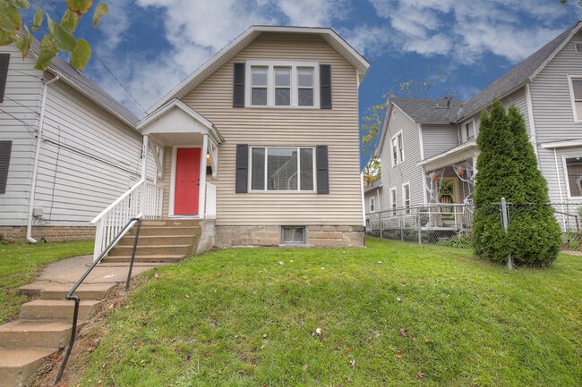 Building Photo - 115 Diamond Ave SE Rental