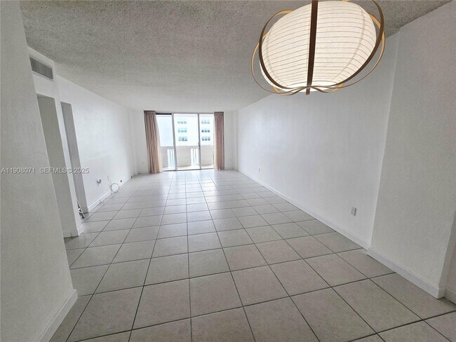 Photo - 800 West Ave Unidad 920