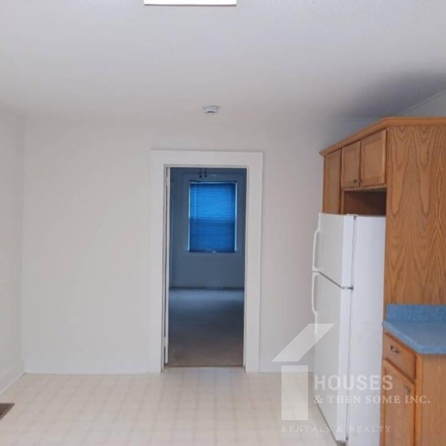 Photo - 107 Story St