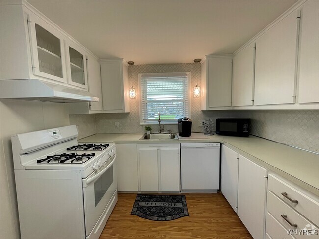 Building Photo - 163 Westchester Blvd Rental