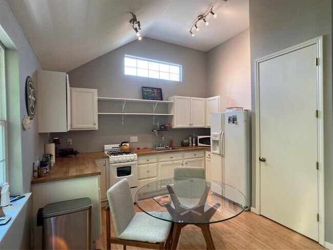 Photo - 1509 Treadwell St