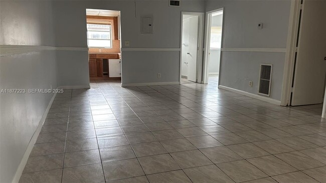 Building Photo - 1501 NE 34th Ct Unit 6