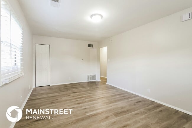 Photo - 1549 Nelson Ave