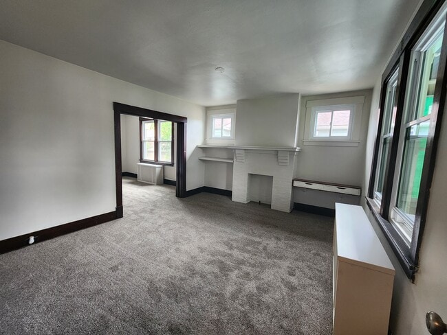 Building Photo - 407 Franklin St Unit 2