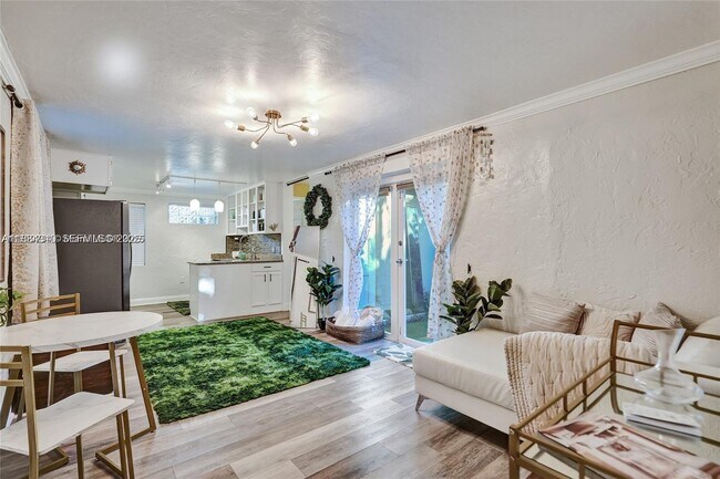 Photo - 620 NE 28th St