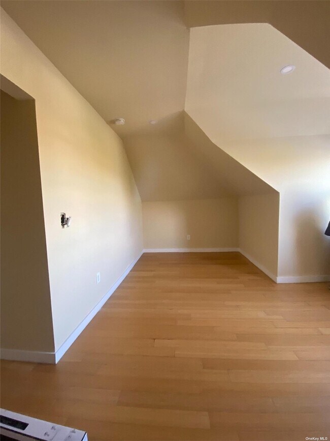 10539 Ditmars Blvd House House Rental in Queens, NY