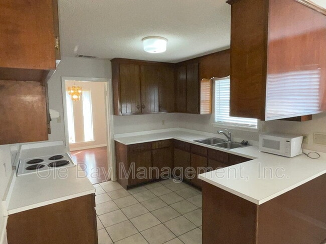 Photo - 613 Vaughn Dr N