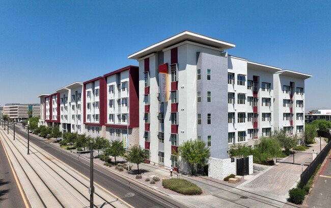 Building Photo - Nine20 Tempe Rental