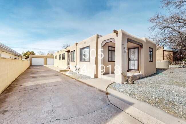 Photo - 905 Adams St NE