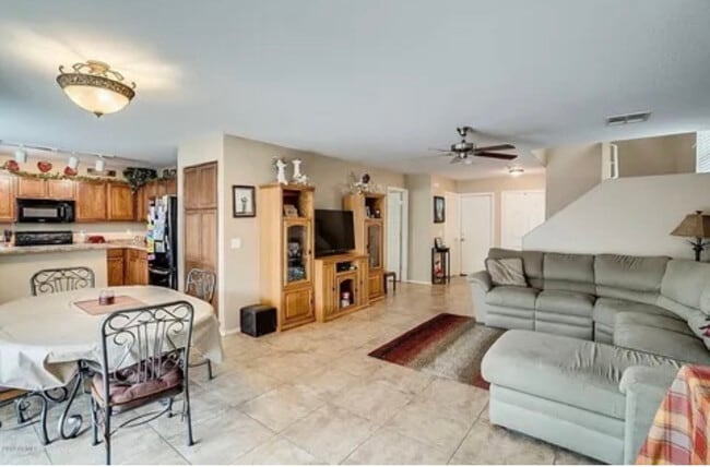Photo - 176 S 16th Pl