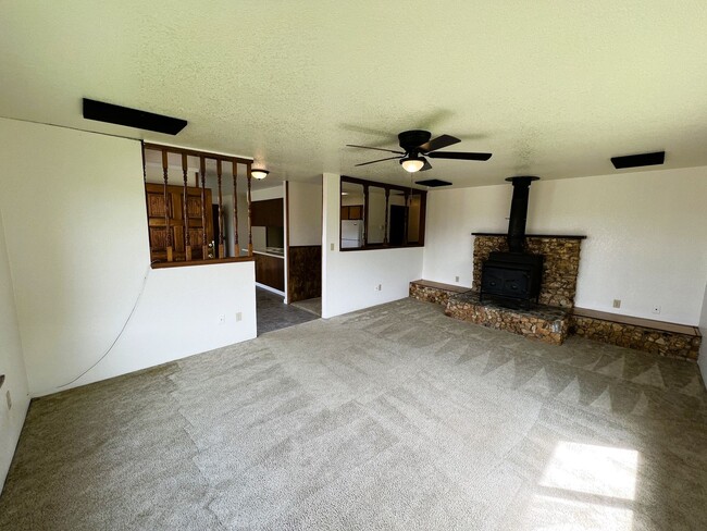 Photo - ~Centrally Located 3 Bedroom Home~