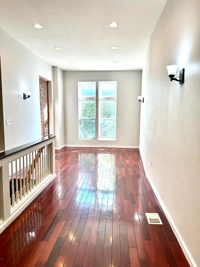 Building Photo - 2215 Eutaw Pl