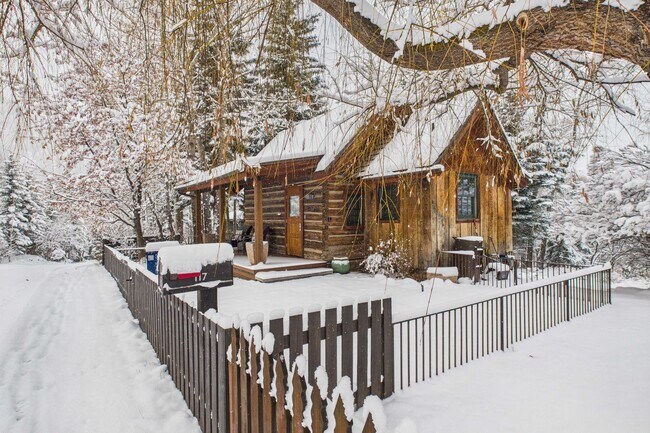 Building Photo - 117 Neale Ave