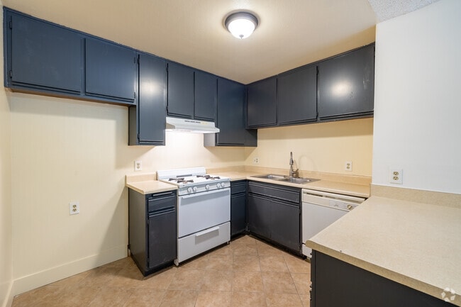 1BR, 1BA - 600SF - Kitchen - 5000 Laurel Canyon Blvd