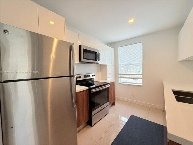 Building Photo - 924 Marseille Dr Unit 22 Rental