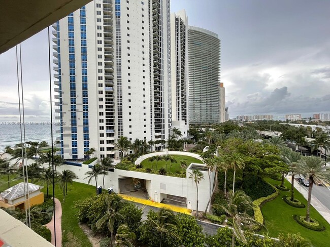 Building Photo - 19201 Collins Ave Unit 640 Rental